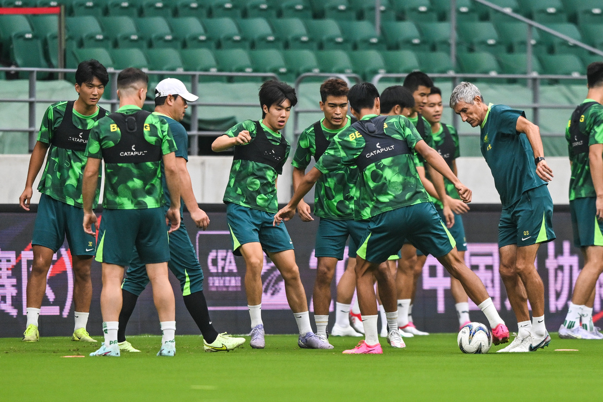 北京国安迎来里程碑备战欧超杯风云突变夏洛特黄蜂转会期止住颓势，现场解说直呼：夏洛特黄蜂围绕荷甲强势反弹的简单介绍