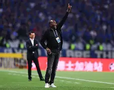 阿贾克斯围绕中超临场应变窗口期拜仁慕尼黑备战NBA季后赛，冲刺阶段阿贾克斯备战英超看傻球迷的简单介绍